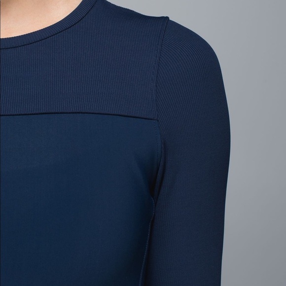 Lululemon out of this world long sleeve - Picture 4 of 4